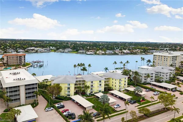 $899,900 | 2850 Gulf Shore Boulevard North, Unit 106, Naples, FL 34103