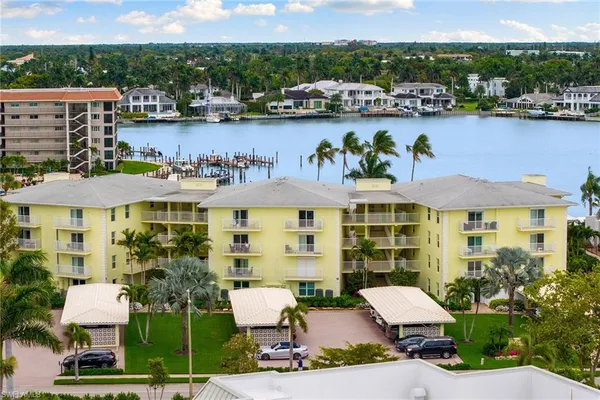 $899,900 | 2850 Gulf Shore Boulevard North, Unit 106, Naples, FL 34103