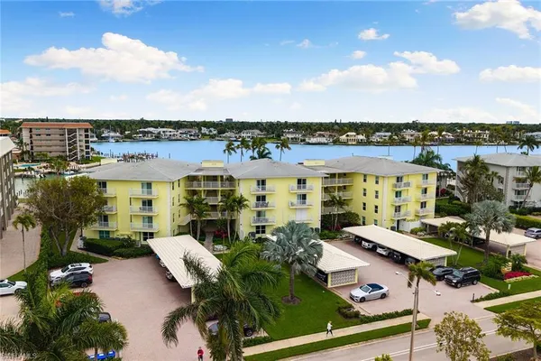 $899,900 | 2850 Gulf Shore Boulevard North, Unit 106, Naples, FL 34103