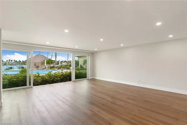 $899,900 | 2850 Gulf Shore Boulevard North, Unit 106, Naples, FL 34103