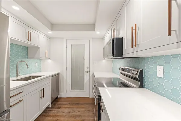 $899,900 | 2850 Gulf Shore Boulevard North, Unit 106, Naples, FL 34103