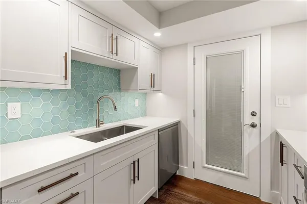 $899,900 | 2850 Gulf Shore Boulevard North, Unit 106, Naples, FL 34103