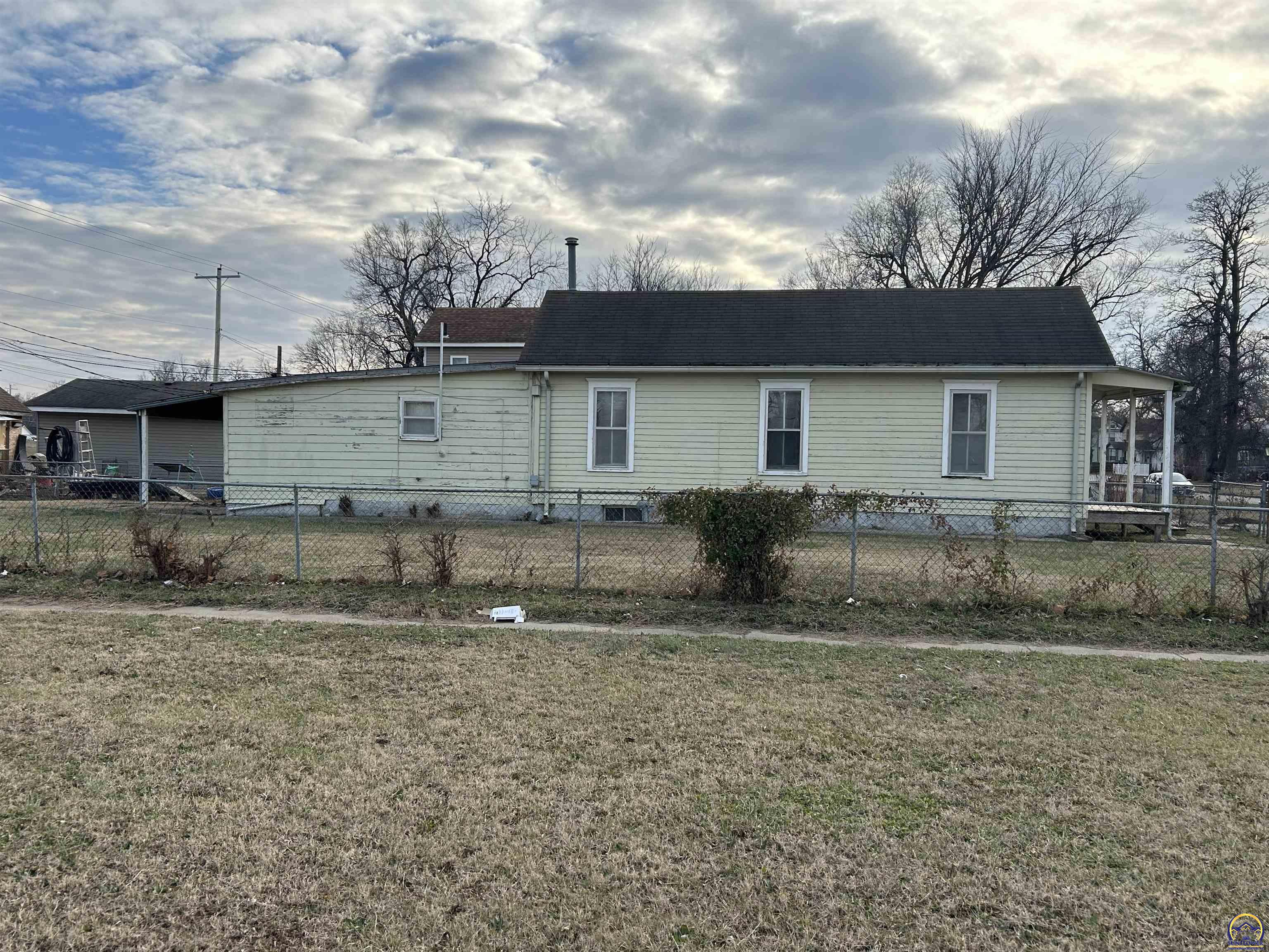 202 Southeast Klein Street Topeka, KS 66607 - Photo 2 of 10