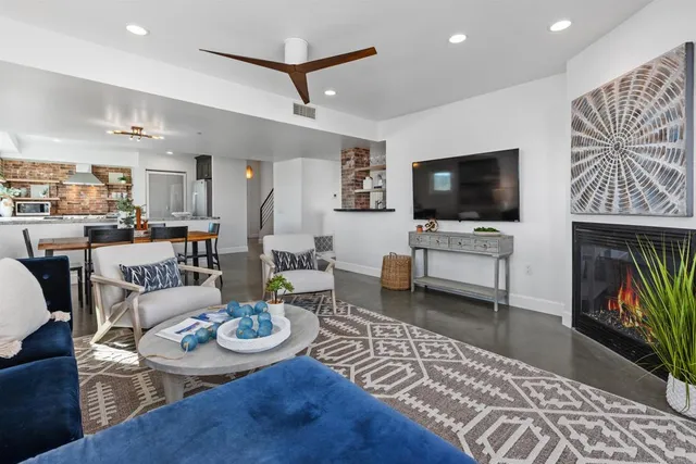 $1,230,000 | 401 North Coast Highway, Unit 301, Oceanside, CA 92054