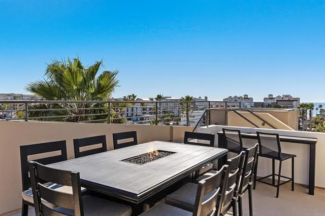 $1,230,000 | 401 North Coast Highway, Unit 301, Oceanside, CA 92054
