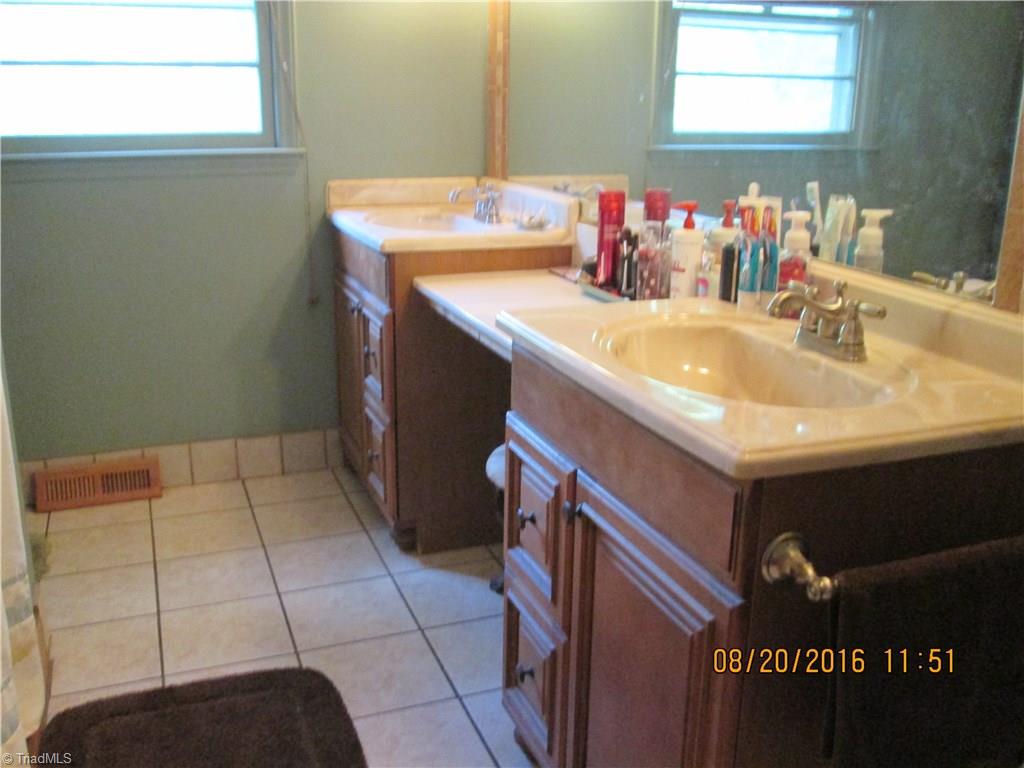 201 Lee Parks Road Lexington, NC 27292 - Photo 5 of 24 Gallery Image 5
