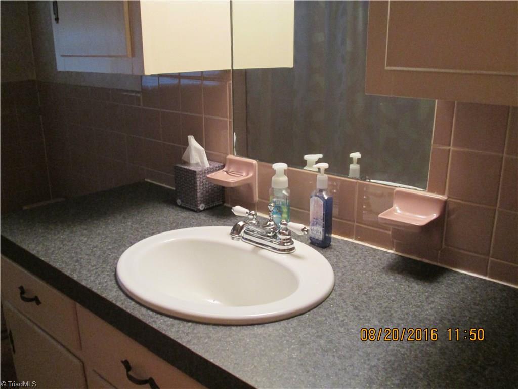 201 Lee Parks Road Lexington, NC 27292 - Photo 6 of 24 Gallery Image 6