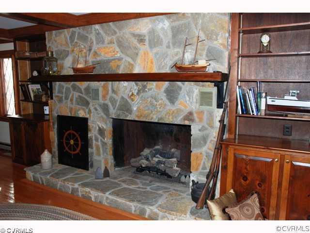 7434 Knightly Road Mechanicsville, VA 23116 - Photo 5 of 12 a view of fireplace and living room