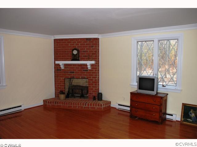 7434 Knightly Road Mechanicsville, VA 23116 - Photo 9 of 12 a living room with furniture and a fireplace