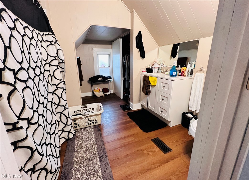 126 Smith Avenue Southwest Canton, OH 44708 - Photo 12 of 14 2nd floor full bathroom