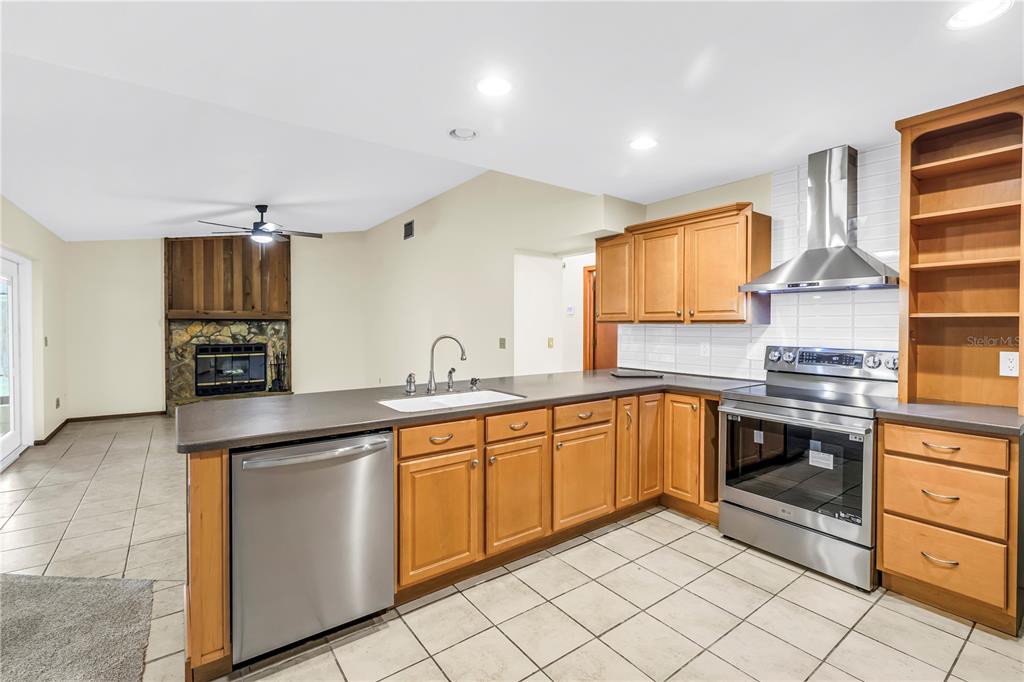 12220 Wild Acres Road Largo, FL 33773 - Photo 8 of 33