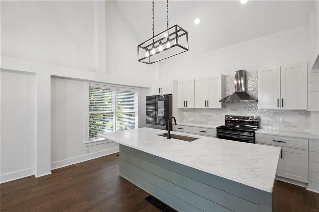 62 Bear Cub Ridge Big Canoe, GA 30143 - Photo 18 of 35 a kitchen with stainless steel appliances a stove cabinets and wooden floor