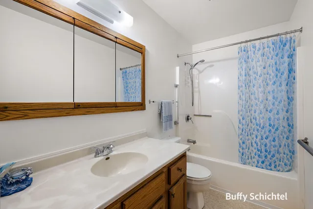 $325,000 | 211 York View Place Northwest, Comstock Park, MI 49321