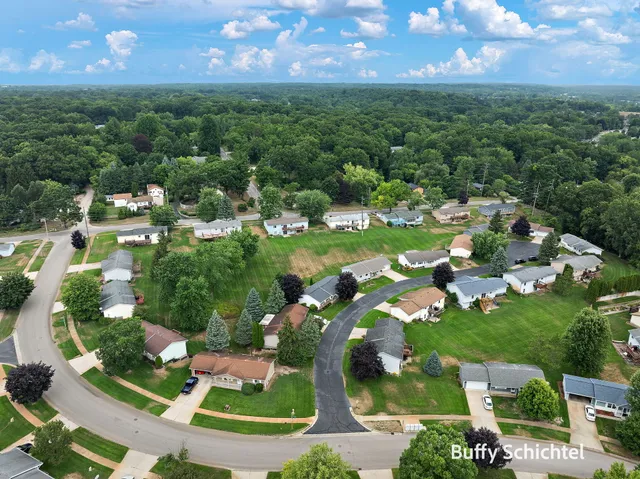 $325,000 | 211 York View Place Northwest, Comstock Park, MI 49321