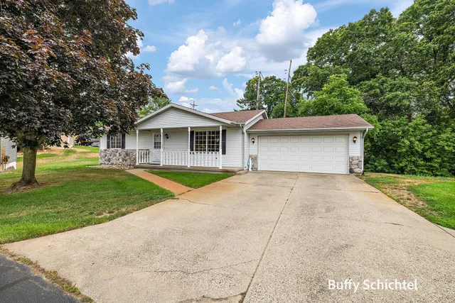 $325,000 | 211 York View Place Northwest, Comstock Park, MI 49321