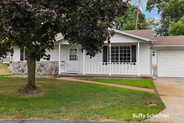 $325,000 | 211 York View Place Northwest, Comstock Park, MI 49321