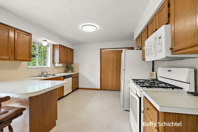 $325,000 | 211 York View Place Northwest, Comstock Park, MI 49321