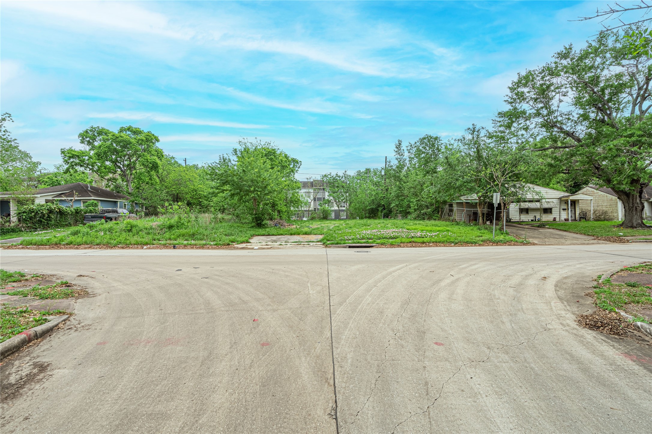 6031 Beekman Road Houston, TX 77021 - Photo 1 of 6 a view of a park