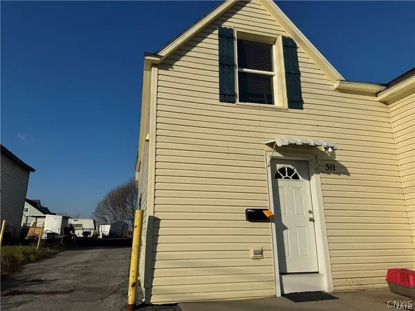 $1,200 | 311 High Street, Watertown, NY 13601