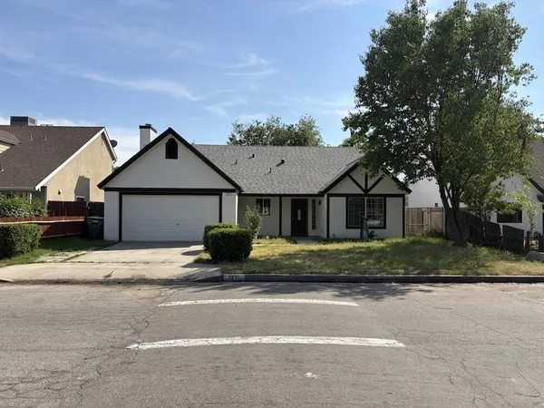 $449,900 | 2071 East Cromwell Avenue, Fresno, CA 93720
