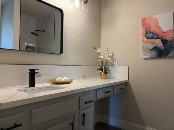 $449,900 | 2071 East Cromwell Avenue, Fresno, CA 93720