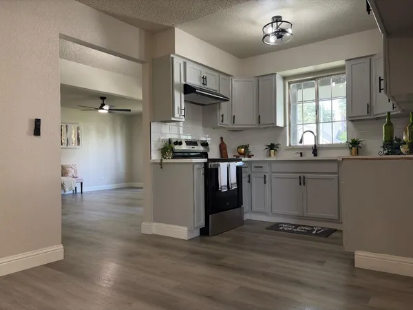 $449,900 | 2071 East Cromwell Avenue, Fresno, CA 93720