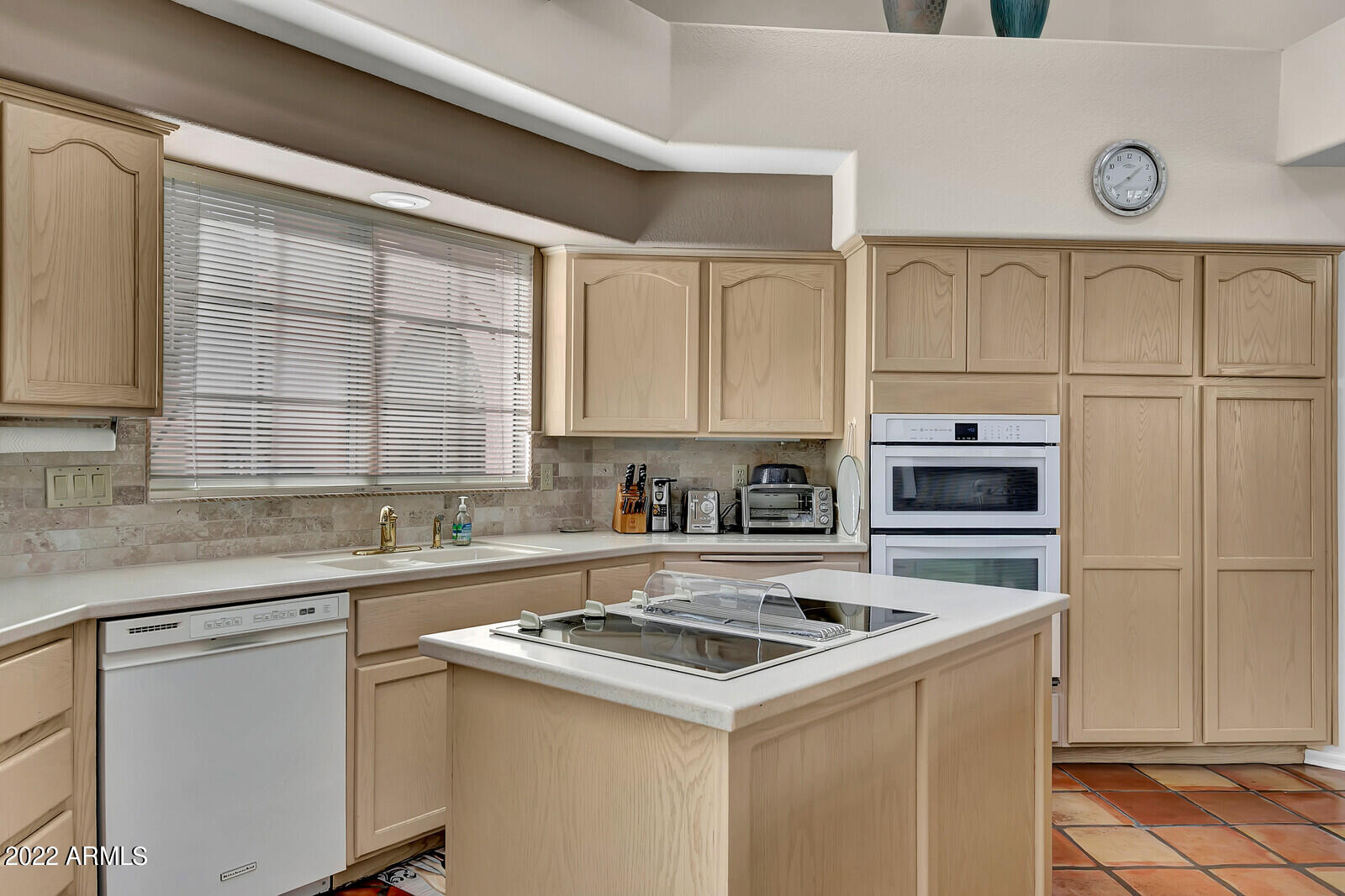25634 North Quail Haven Drive Rio Verde, AZ 85263 - Photo 13 of 74 Kitchen with Island