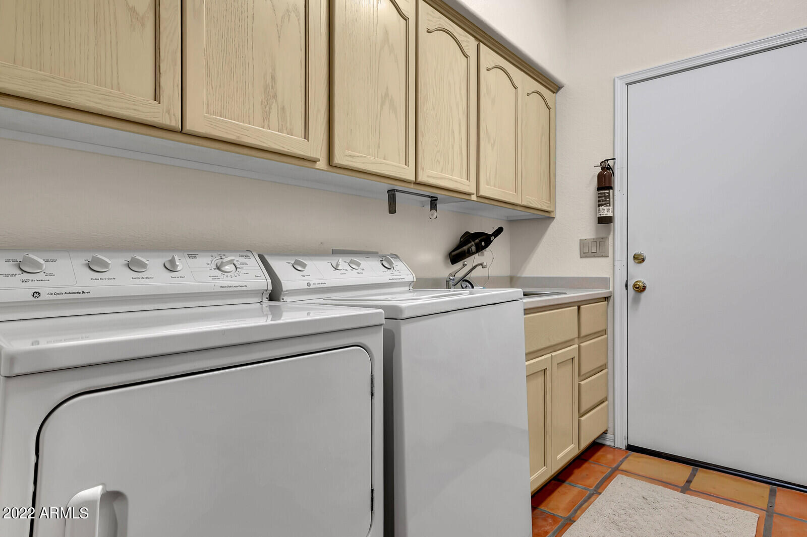 25634 North Quail Haven Drive Rio Verde, AZ 85263 - Photo 40 of 74 Full Size Laundry with Sink