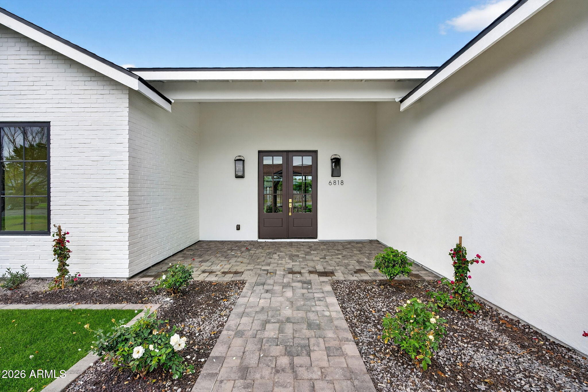 6818 North 13th Street Phoenix, AZ 85014 - Photo 5 of 65 a front view of a house