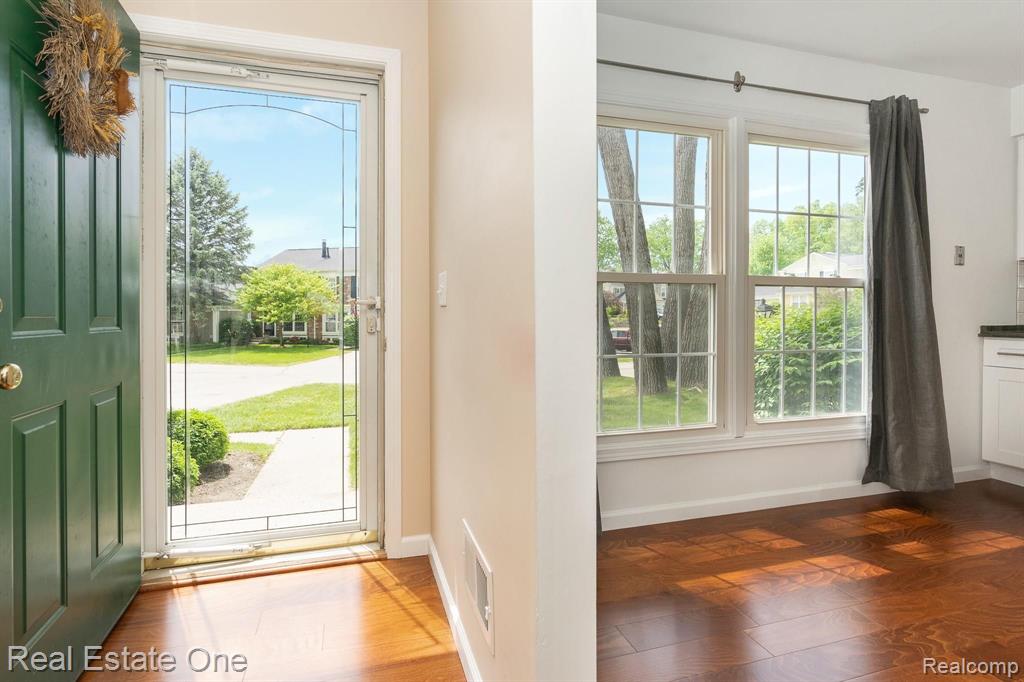 1370 Crescent Lane, Unit 302 Rochester Hills, MI 48306 - Photo 5 of 41