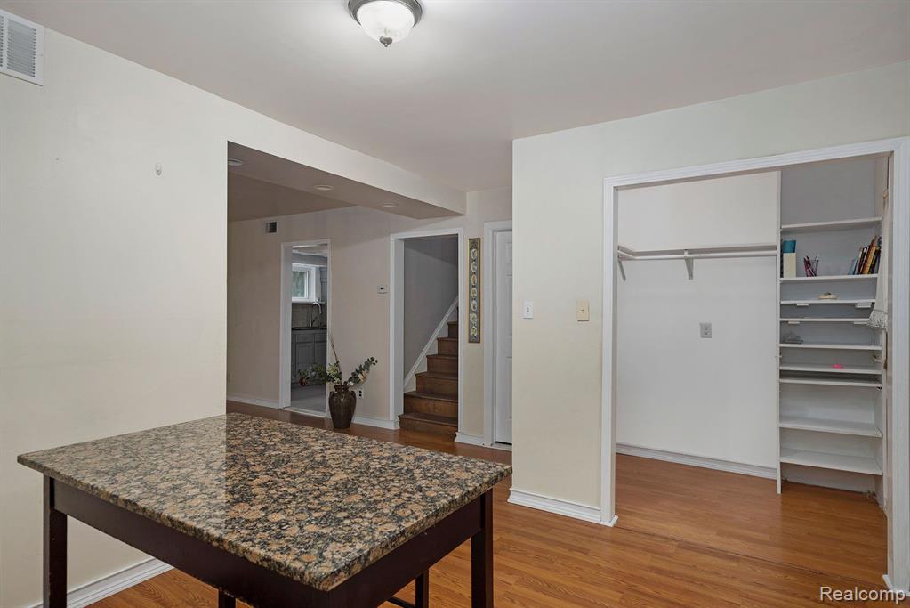 1187 East Avon Road Rochester, MI 48307 - Photo 11 of 25