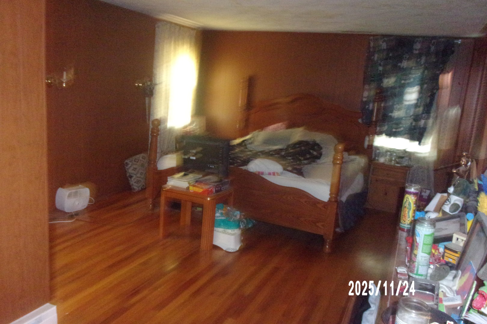 431 South 5th Street Watseka, IL 60970 - Photo 10 of 11 a living room with furniture and a wooden floor