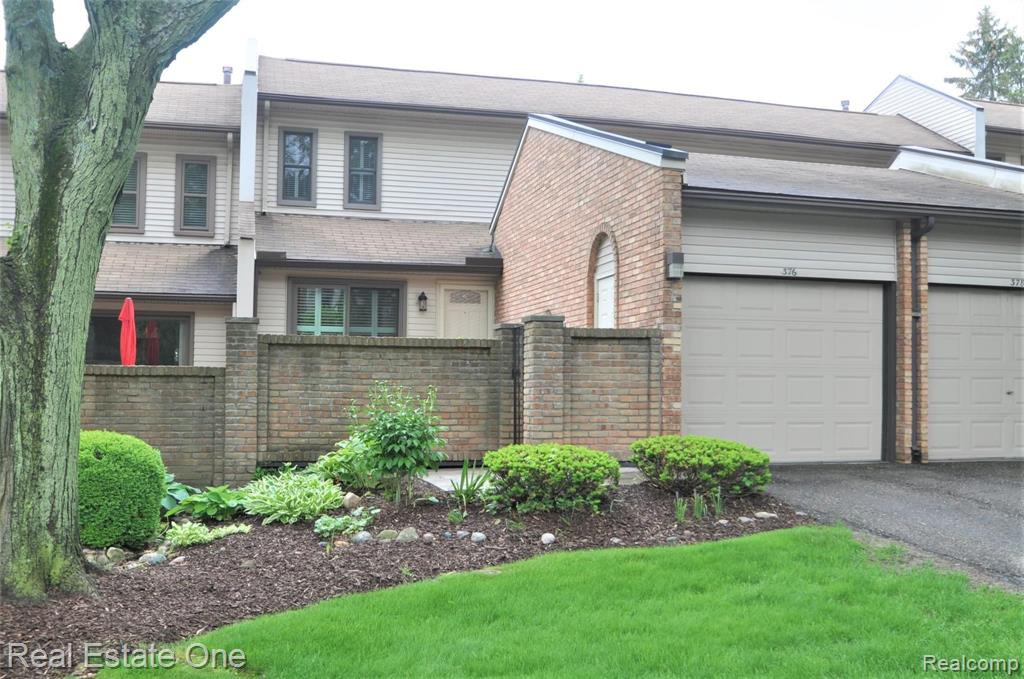 376 Willow Grove Lane, Unit 33 Rochester Hills, MI 48307 - Photo 1 of 44