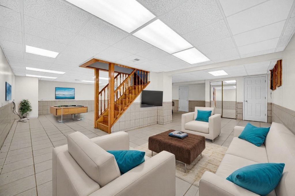 15516 Frontage Road Markham, IL 60428 - Photo 31 of 36 a living room with furniture and a rug