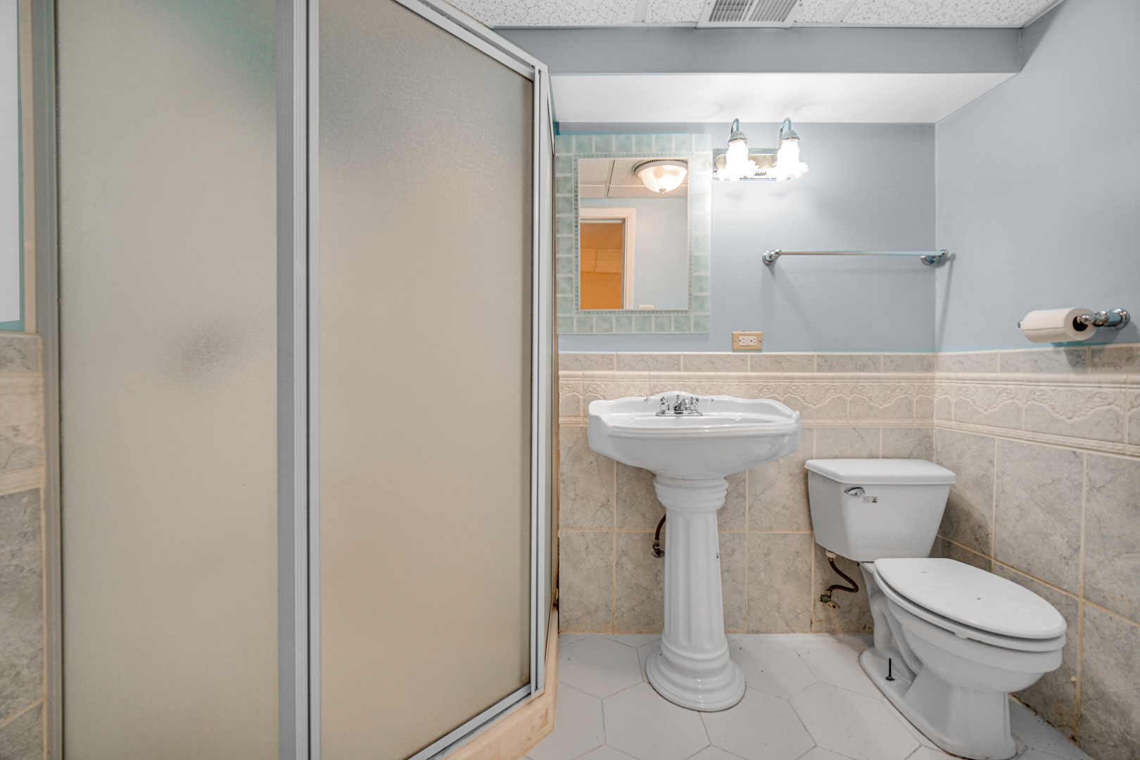 15516 Frontage Road Markham, IL 60428 - Photo 34 of 36 a bathroom with a toilet sink and mirror