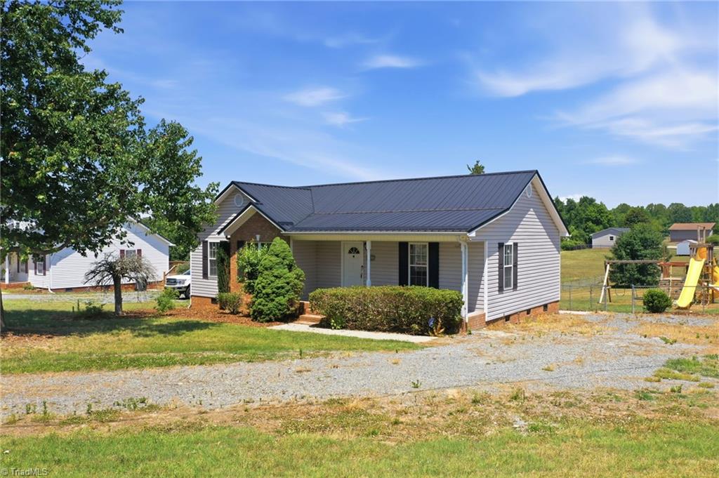 1502 Gibbs Road Reidsville, NC 27320 - Photo 3 of 36