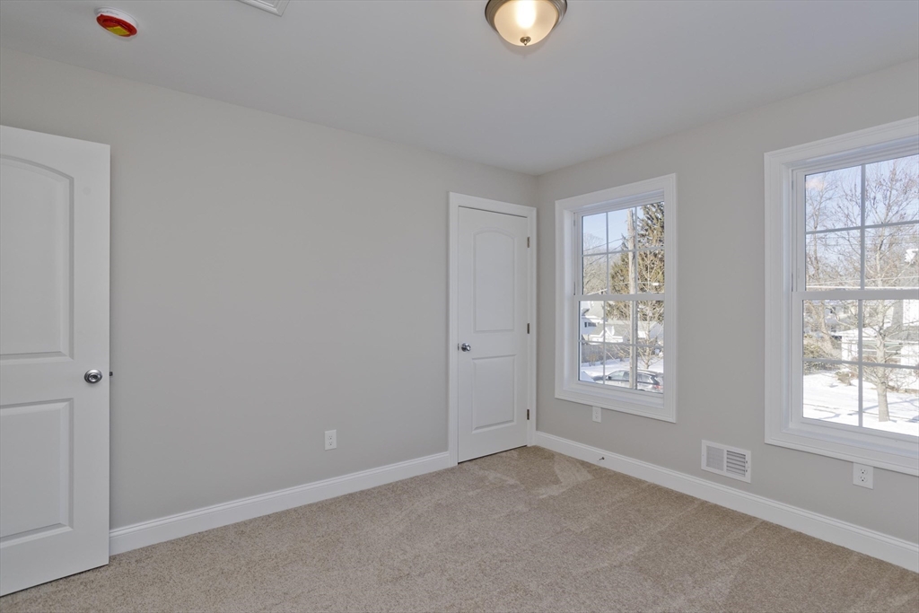 37 Ontario Street Springfield, MA 01104 - Photo 23 of 40