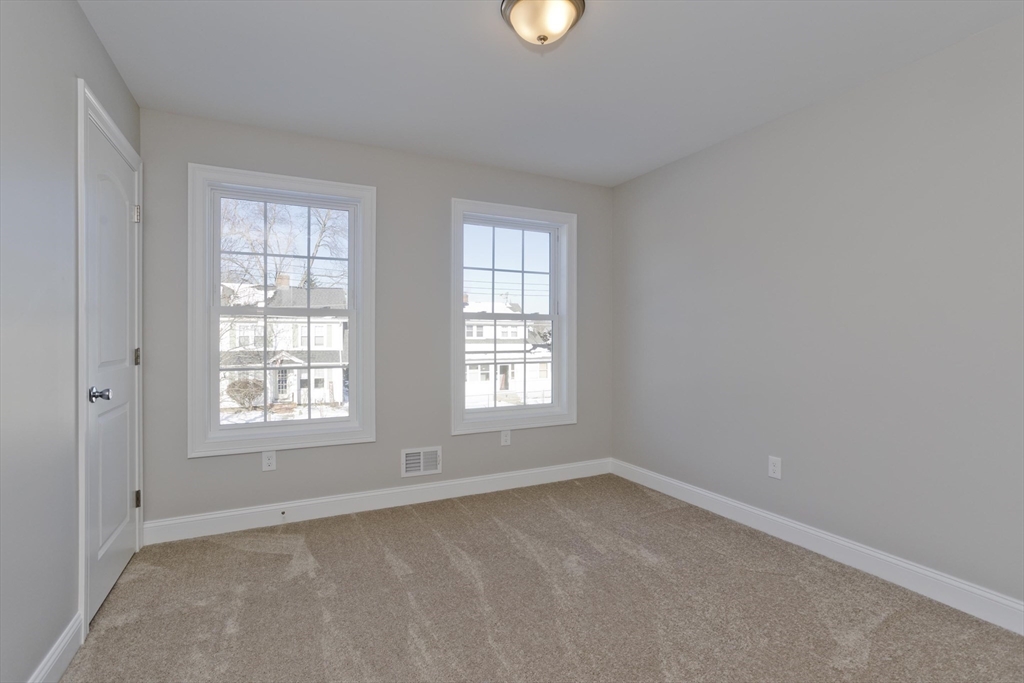 37 Ontario Street Springfield, MA 01104 - Photo 24 of 40