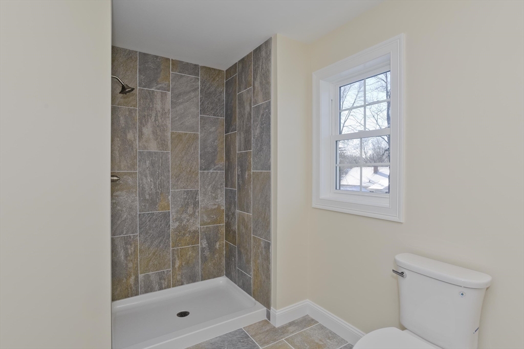 37 Ontario Street Springfield, MA 01104 - Photo 33 of 40