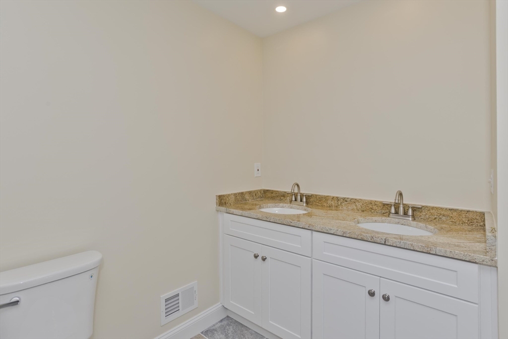 37 Ontario Street Springfield, MA 01104 - Photo 34 of 40