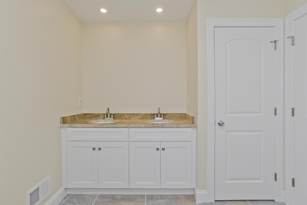 37 Ontario Street Springfield, MA 01104 - Photo 35 of 40