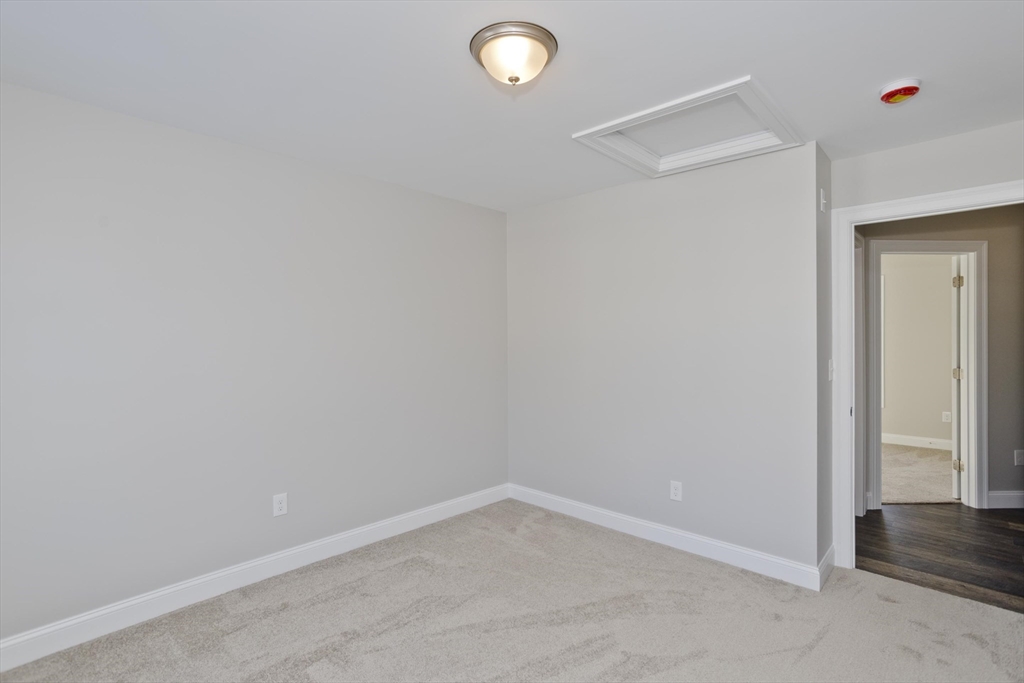 37 Ontario Street Springfield, MA 01104 - Photo 37 of 40