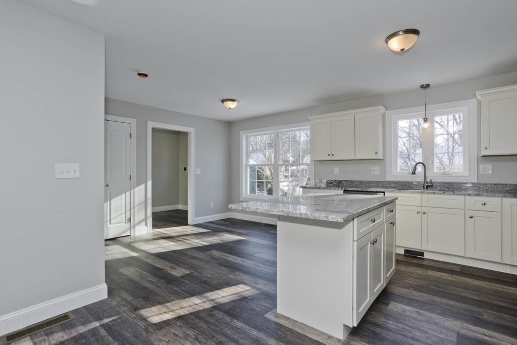 37 Ontario Street Springfield, MA 01104 - Photo 4 of 40