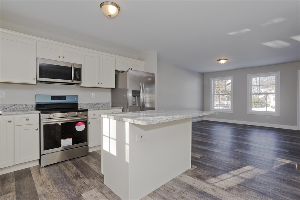 37 Ontario Street Springfield, MA 01104 - Photo 7 of 40