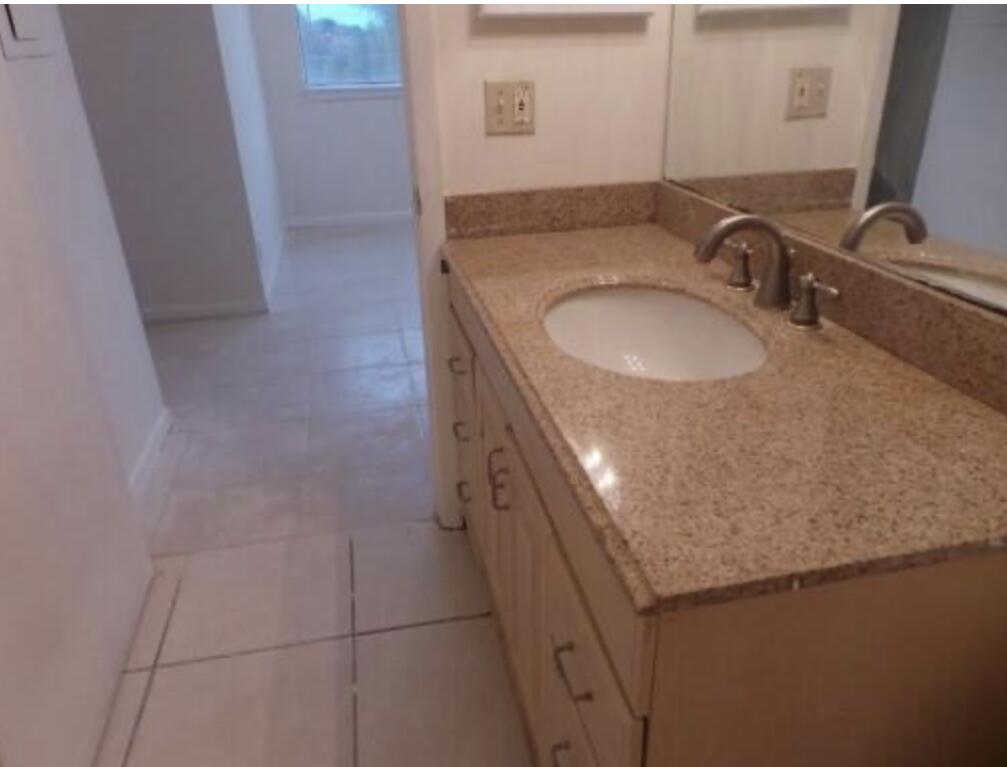 200 Nottingham Circle, Unit J Greenacres, FL 33463 - Photo 9 of 12 Ekran Resmi 2025-08-26 12.26.02