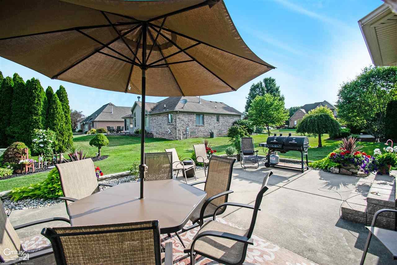 34349 Country Meadow Road New Baltimore, MI 48047 - Photo 33 of 37 31389832-32.JPG