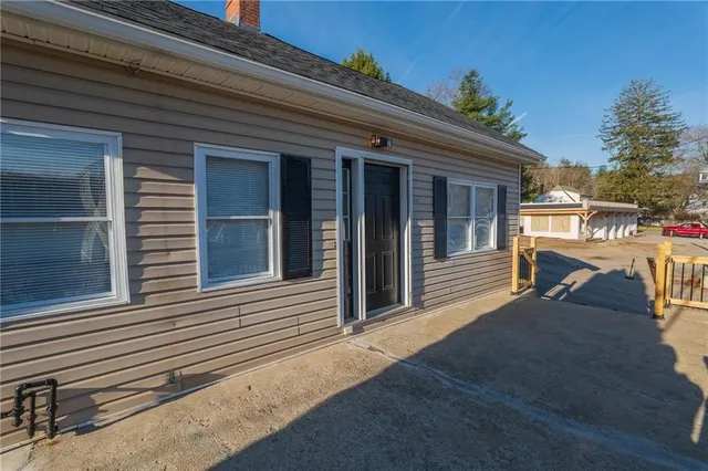 $2,800 | 670 Putnam Pike, Smithfield, RI 02828