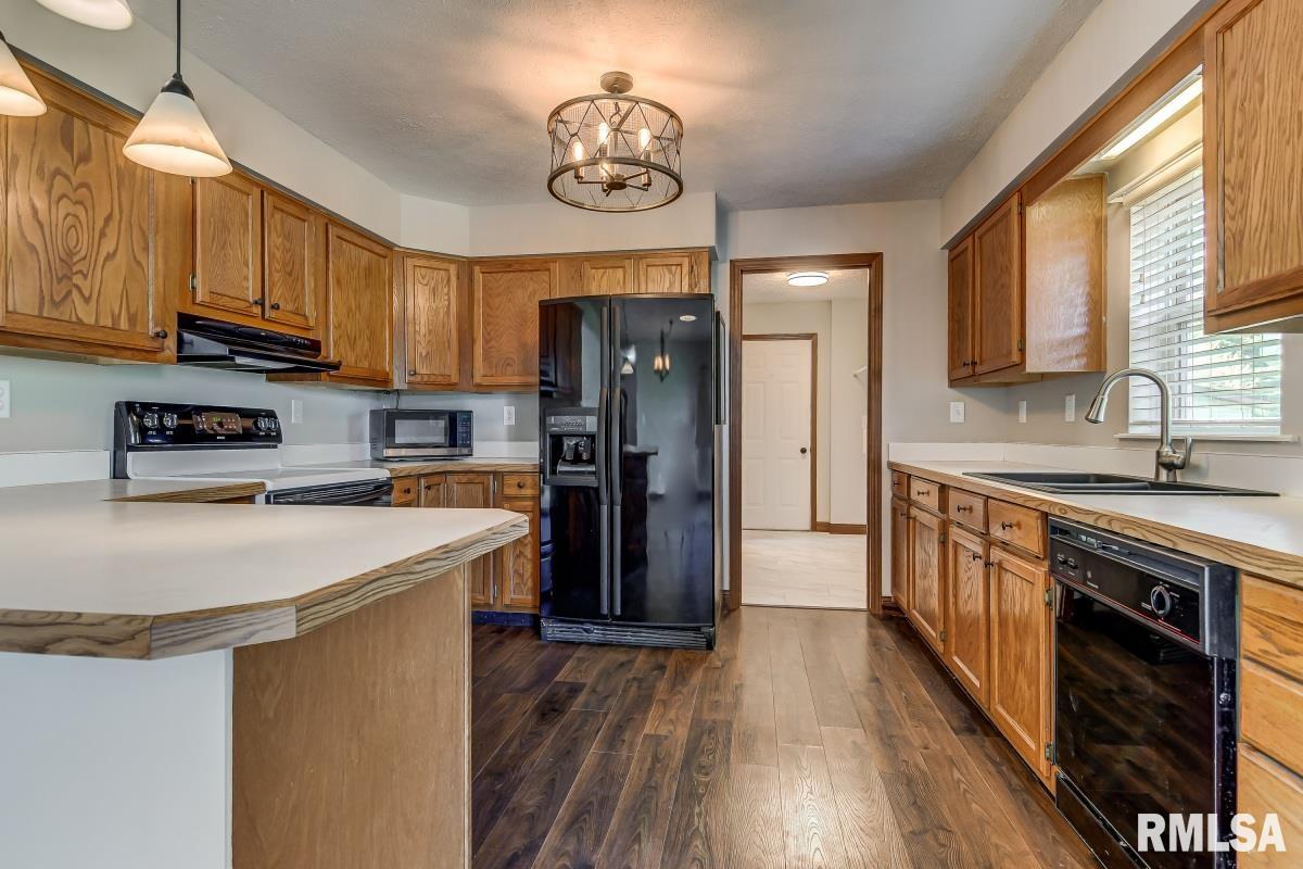 11026 Knoles Road Petersburg, IL 62675 - Photo 10 of 30 Gallery Image 10