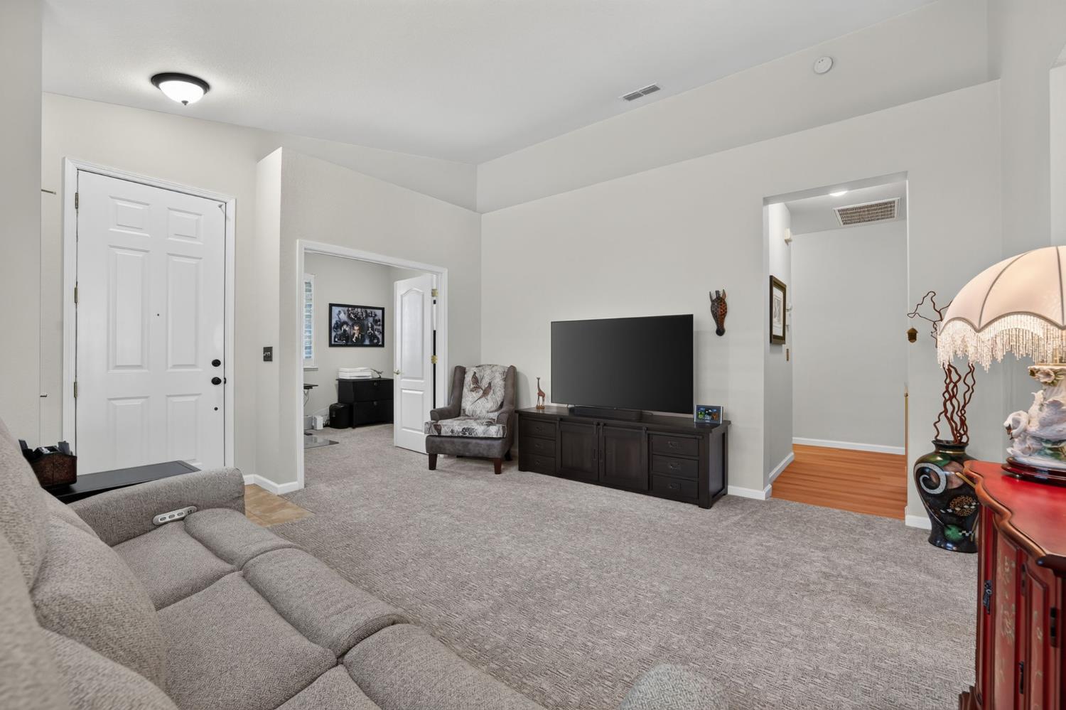 906 Rathbone Circle Folsom, CA 95630 - Photo 5 of 44