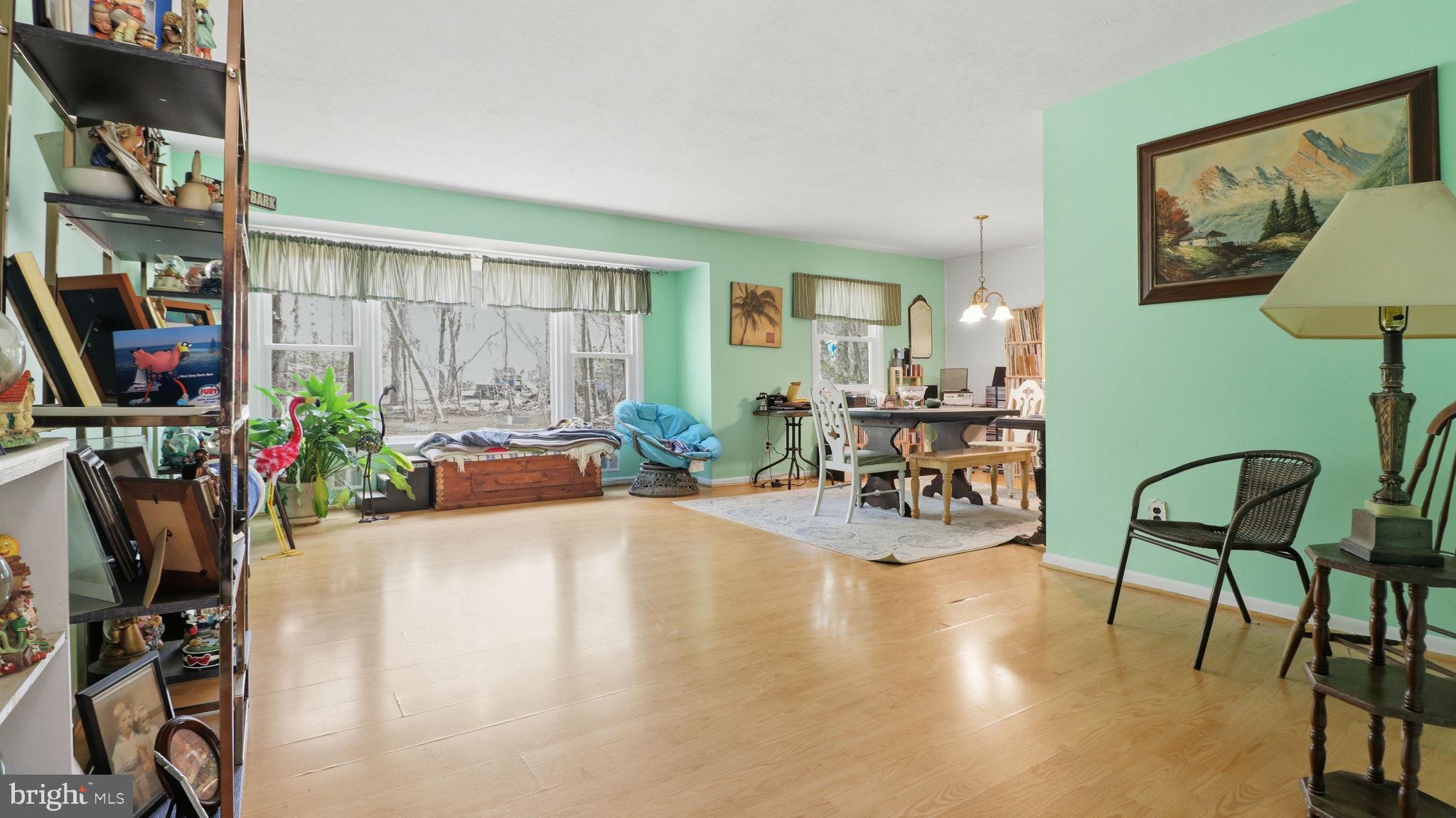 13408 Kris Ran Court Fort Washington, MD 20744 - Photo 2 of 49 Spacious living area with vibrant hues.